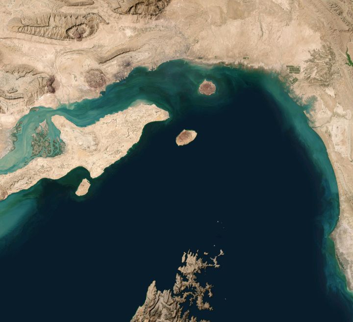 Straight Of Hormuz Reopens But Everyone Is Still Side Eyeing It